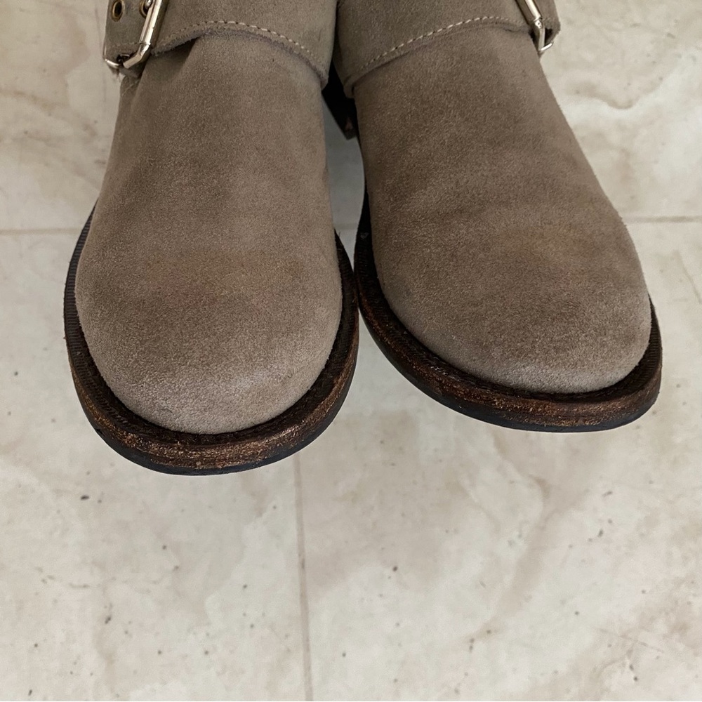 $895 Burberry Made in Italy Grey Suede Cut Out Buckle Moto Ankle Boots Size 6.5 - Picture 10 of 16